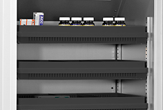 Schubfächer auf Rollschubführungen